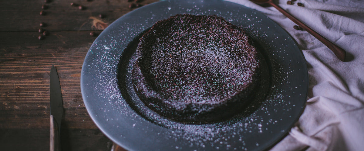 Chocolate cake with powdered sugar.
